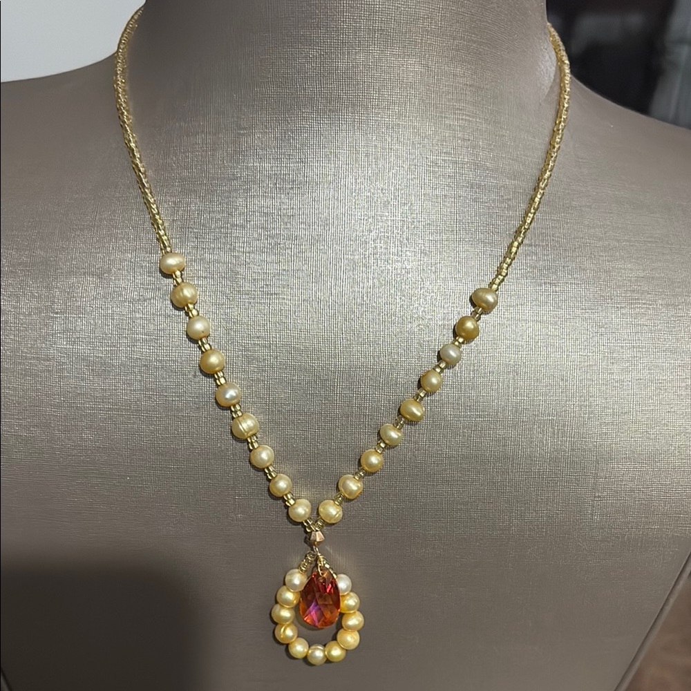 🌺Pearl like beaded necklace with crystal pendant. Handmade in Belize. - Picture 1 of 3